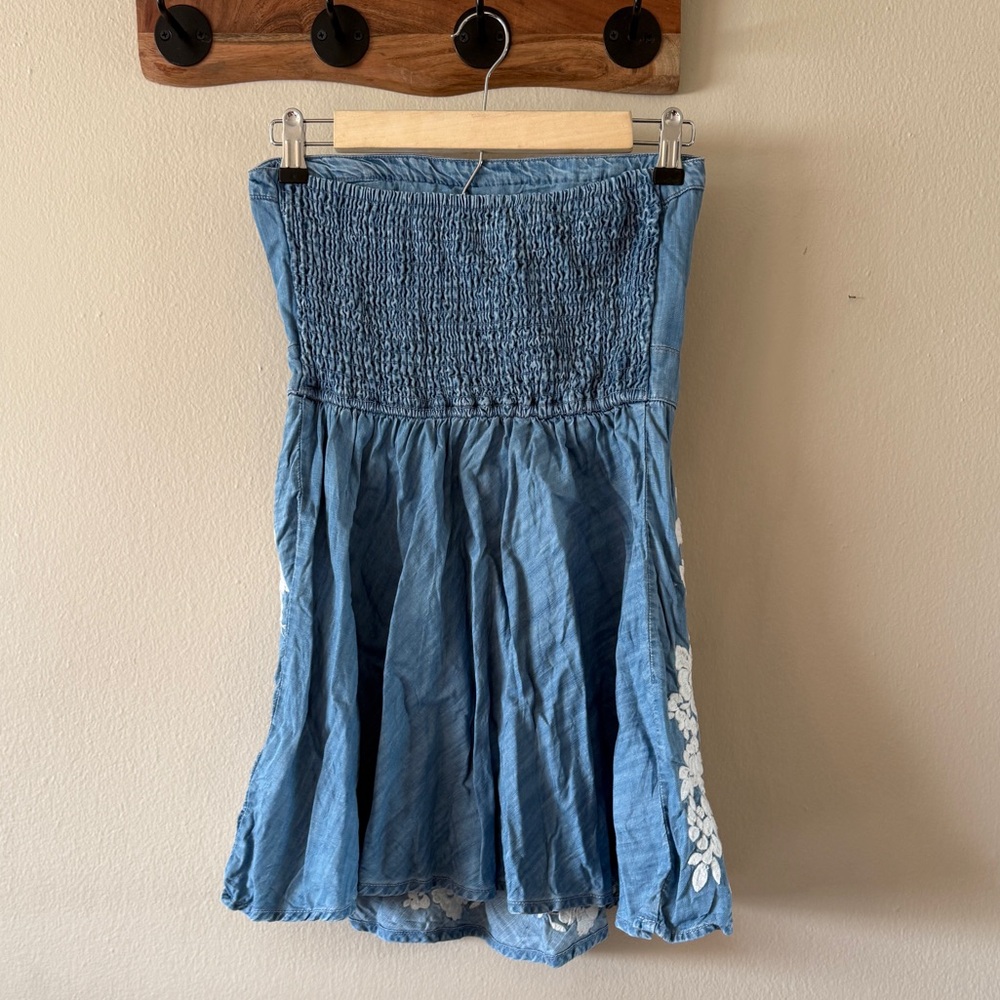 Abercrombie & Fitch Blue White Floral Embroidered Strapless Mini Dress size M - Picture 2 of 5